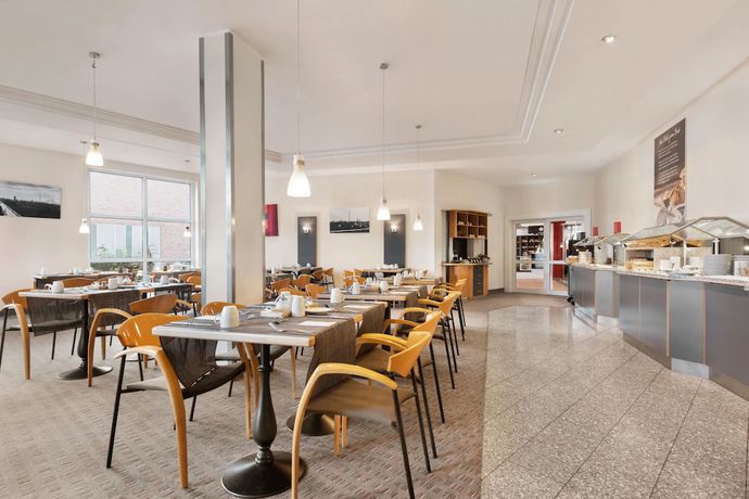 Imagen del bar/restaurante del Hotel Ramada By Wyndham Bottrop. Foto 5