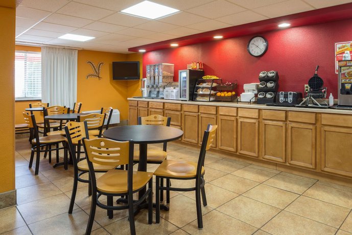 Imagen del bar/restaurante del Hotel Ramada By Wyndham Bowling Green. Foto 3