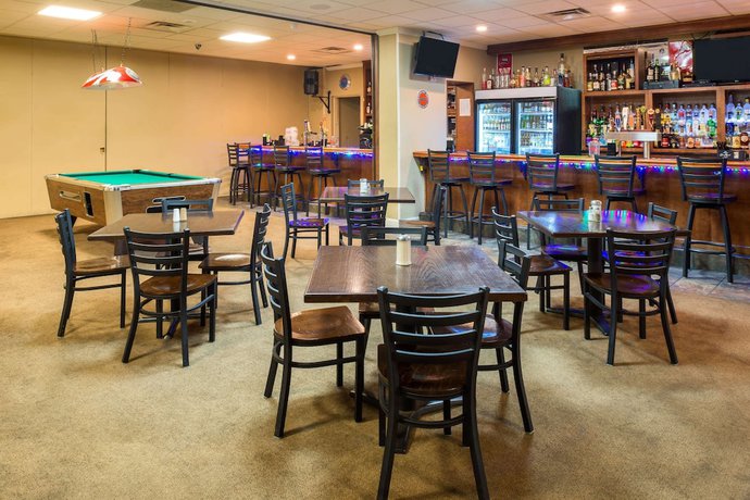 Imagen del bar/restaurante del Hotel Ramada By Wyndham Bowling Green. Foto 4