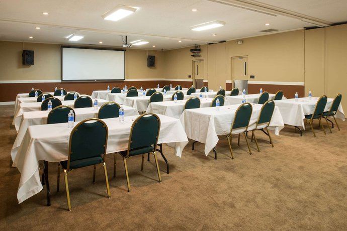 Imagen de los interiores del Hotel Ramada By Wyndham Bowling Green. Foto 16