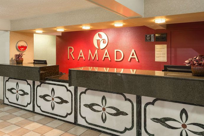 Imagen de los interiores del Hotel Ramada By Wyndham Bowling Green. Foto 18