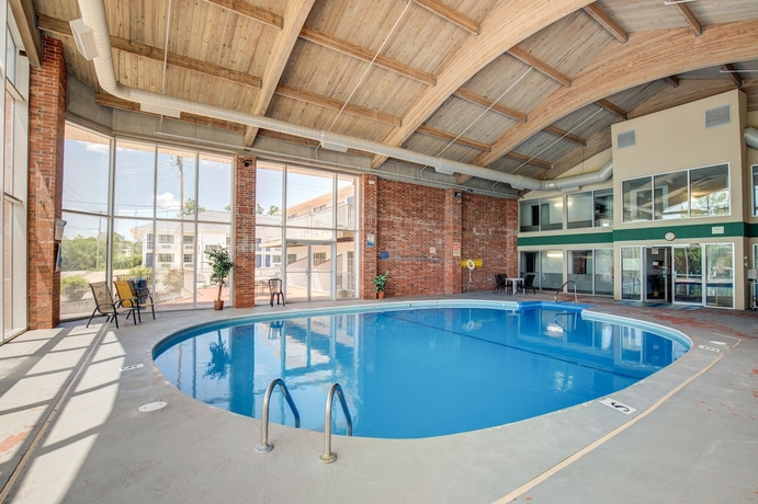 Imagen de la piscina del Hotel Ramada By Wyndham Branson Theatre District. Foto 16