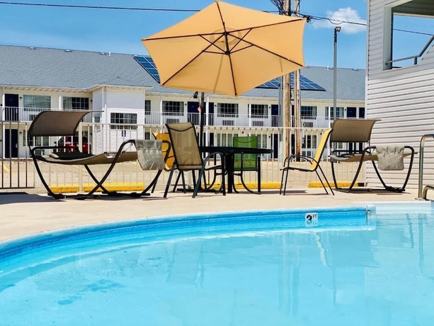 Imagen de la piscina del Hotel Ramada By Wyndham Branson Theatre District. Foto 18