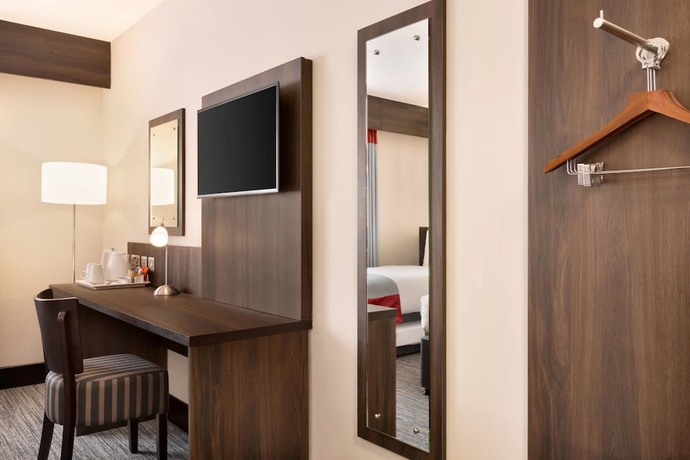 Imagen de la habitación del Hotel Ramada By Wyndham Bristol West. Foto 11