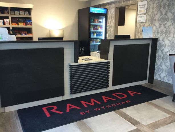 Imagen de los interiores del Hotel Ramada By Wyndham Bronx Terminal. Foto 12