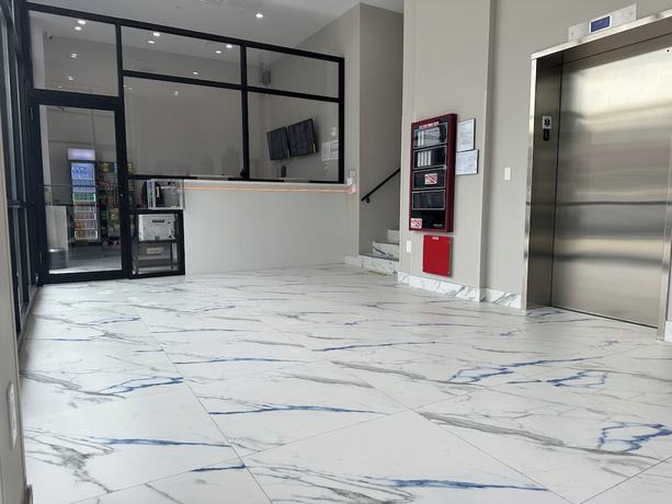 Imagen de los interiores del Hotel Ramada By Wyndham Brooklyn Empire Blvd. Foto 15
