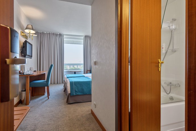 Imagen de la habitación del Hotel Ramada By Wyndham Bucharest Parc. Foto 7