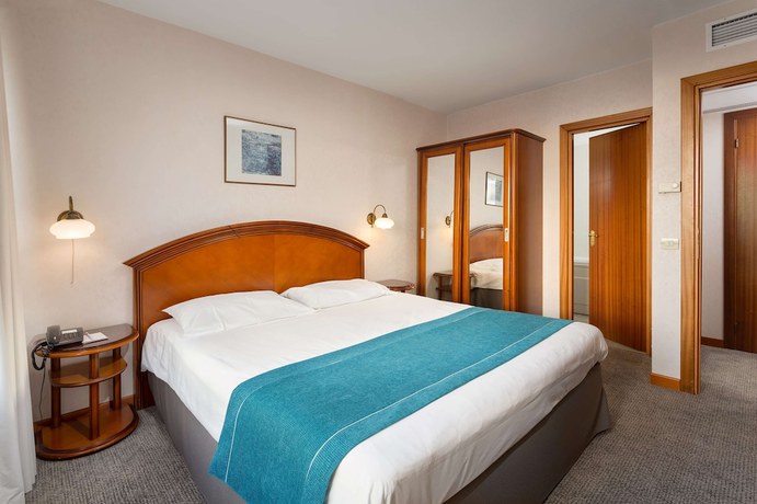 Imagen de la habitación del Hotel Ramada By Wyndham Bucharest Parc. Foto 10
