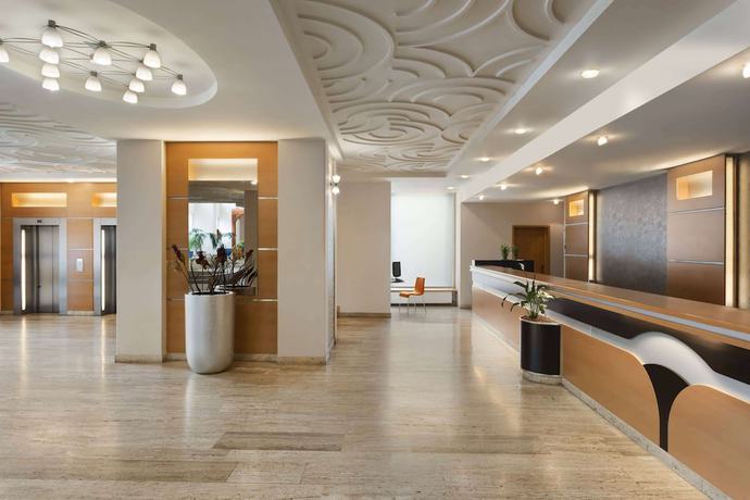 Imagen de los interiores del Hotel Ramada By Wyndham Bucharest Parc. Foto 19