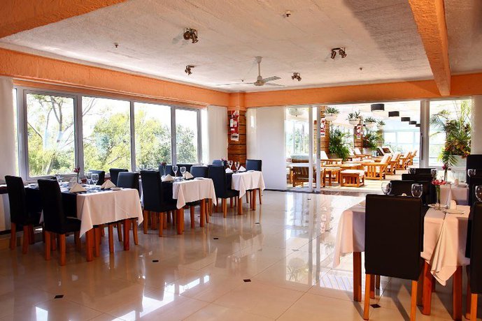 Imagen del bar/restaurante del Hotel Ramada By Wyndham Buenos Aires Vicente Lopez. Foto 4