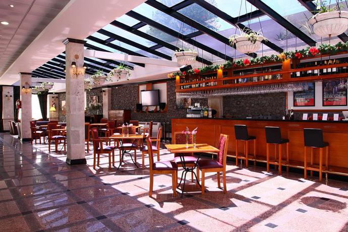 Imagen del bar/restaurante del Hotel Ramada By Wyndham Buenos Aires Vicente Lopez. Foto 5