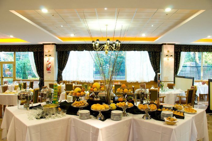 Imagen del bar/restaurante del Hotel Ramada By Wyndham Buenos Aires Vicente Lopez. Foto 6