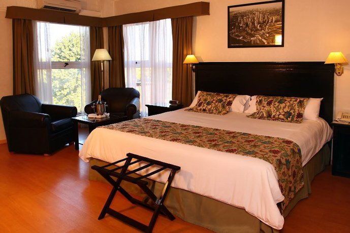 Imagen de la habitación del Hotel Ramada By Wyndham Buenos Aires Vicente Lopez. Foto 12