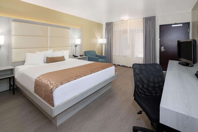 Imagen de la habitación del Hotel Ramada By Wyndham Burbank Airport. Foto 2