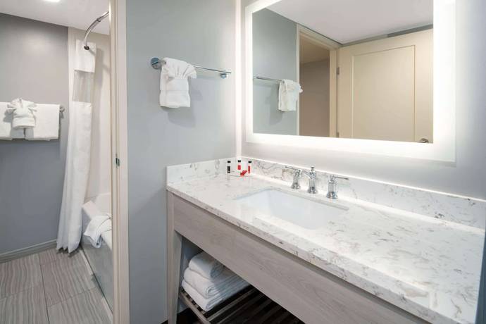 Imagen de la habitación del Hotel Ramada By Wyndham Burbank Airport. Foto 3