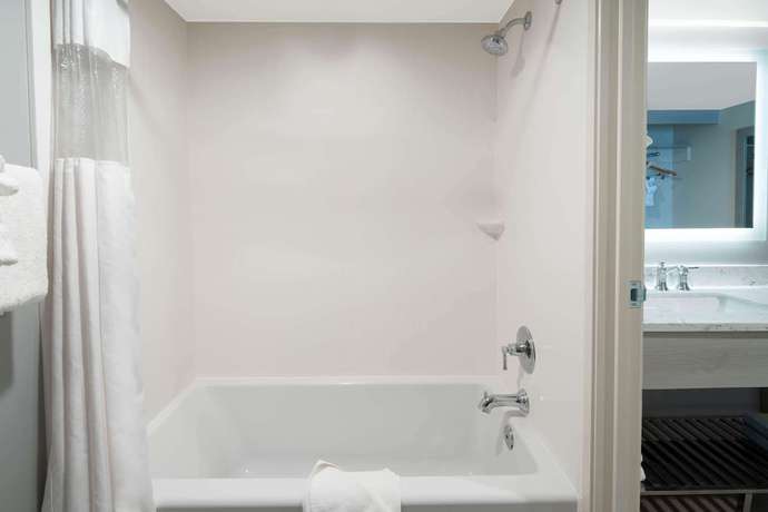 Imagen de la habitación del Hotel Ramada By Wyndham Burbank Airport. Foto 9