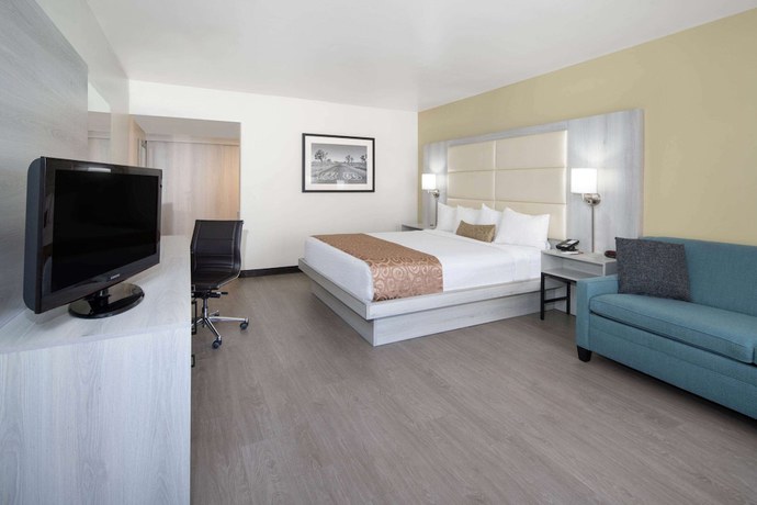 Imagen de la habitación del Hotel Ramada By Wyndham Burbank Airport. Foto 11