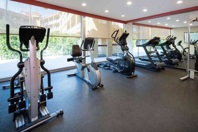 Imagen de los interiores del Hotel Ramada By Wyndham Burbank Airport. Foto 16