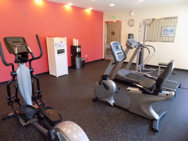 Imagen de los interiores del Hotel Ramada By Wyndham Burbank Airport. Foto 17