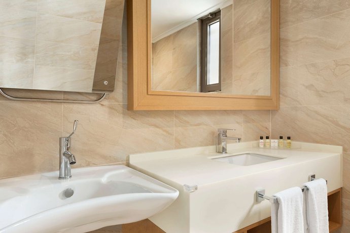 Imagen de la habitación del Hotel Ramada By Wyndham Bursa Çekirge Thermal and Spa. Foto 15