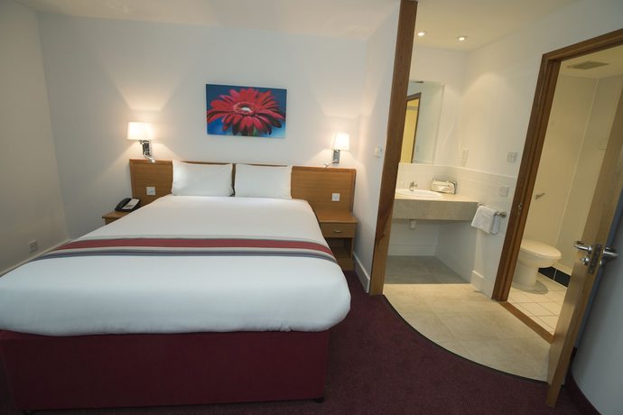 Imagen de la habitación del Hotel Ramada By Wyndham Cambridge. Foto 8