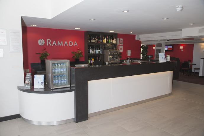 Imagen de los interiores del Hotel Ramada By Wyndham Cambridge. Foto 19