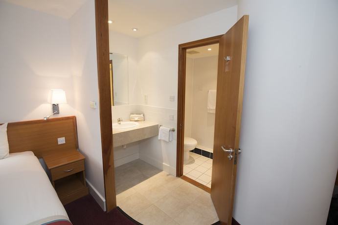 Imagen de la habitación del Hotel Ramada By Wyndham Cambridge. Foto 13