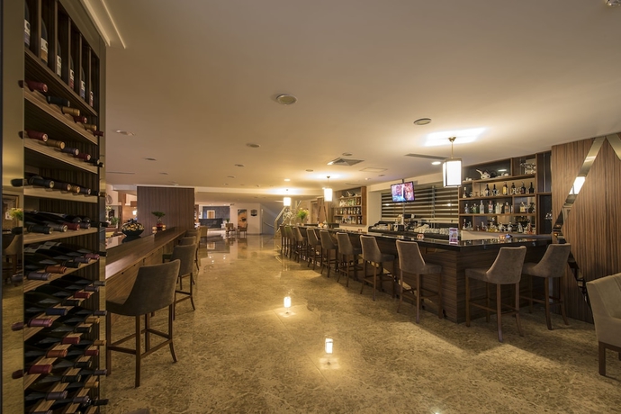 Imagen del bar/restaurante del Hotel Ramada By Wyndham Cappadocia. Foto 2