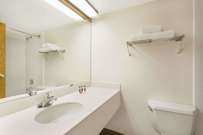 Imagen de la habitación del Hotel Ramada By Wyndham Cedar City. Foto 9