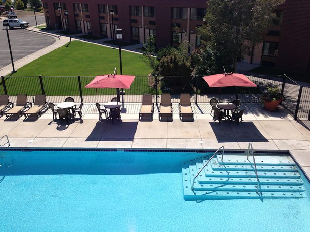 Imagen de la piscina del Hotel Ramada By Wyndham Cedar City. Foto 19