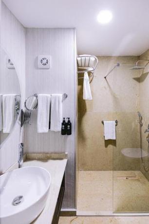 Imagen de la habitación del Hotel Ramada By Wyndham Cesme. Foto 3