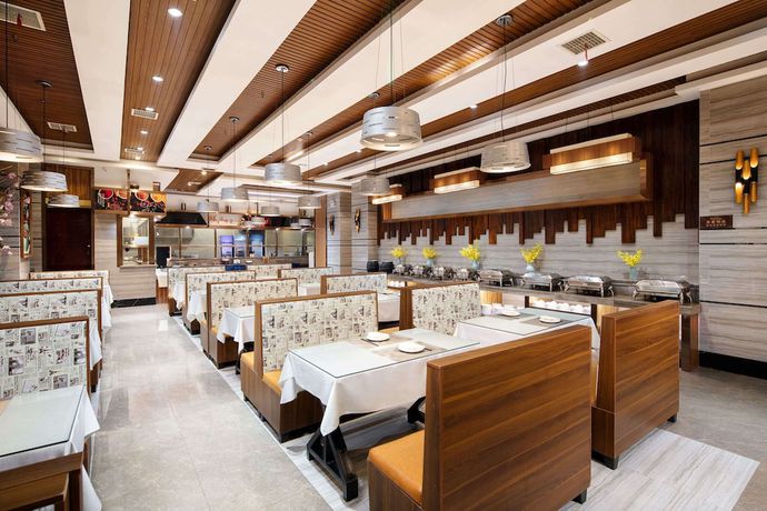 Imagen del bar/restaurante del Hotel Ramada By Wyndham Changsha North. Foto 2