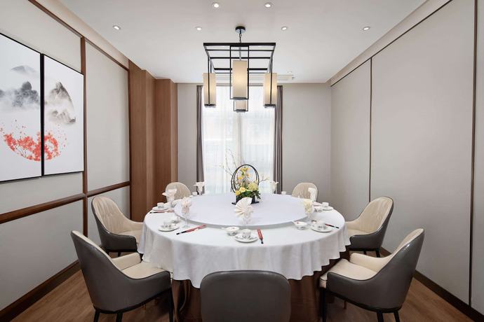Imagen del bar/restaurante del Hotel Ramada By Wyndham Changsha North. Foto 3