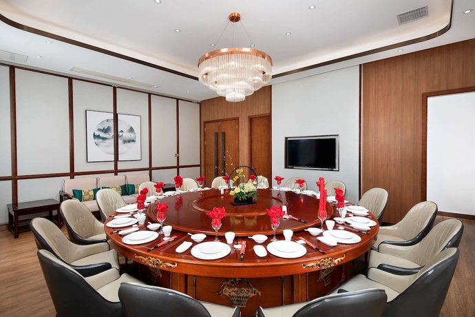 Imagen del bar/restaurante del Hotel Ramada By Wyndham Changsha North. Foto 4