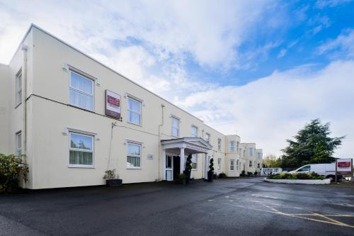 Imagen general del Hotel Ramada By Wyndham Cheltenham. Foto 3
