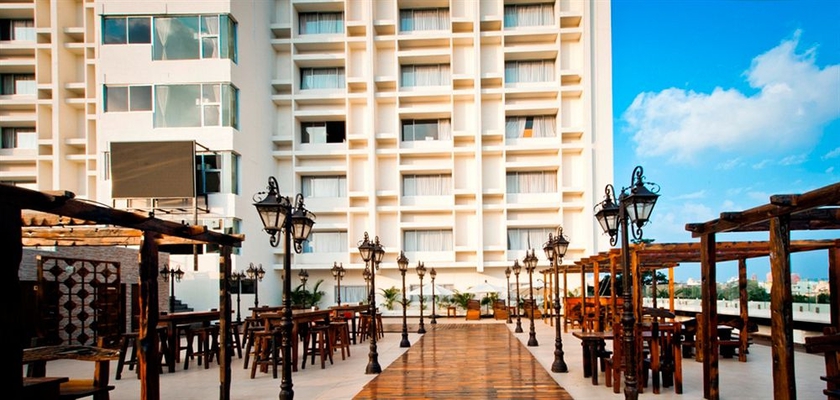 Imagen de los exteriores del Hotel Ramada By Wyndham Chennai Egmore. Foto 12