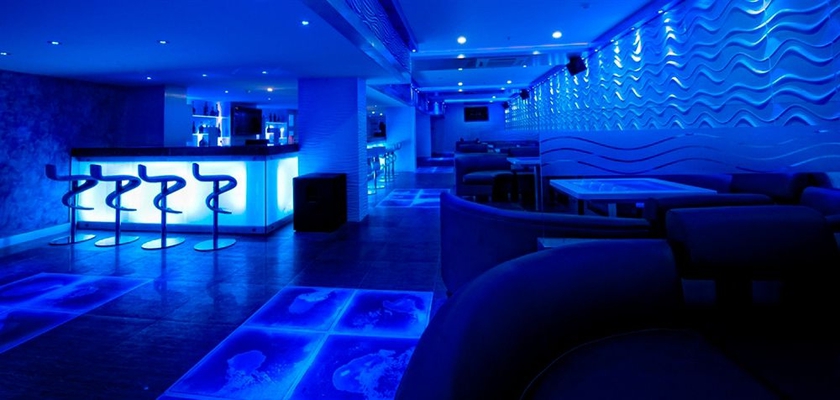 Imagen del bar/restaurante del Hotel Ramada By Wyndham Chennai Egmore. Foto 3