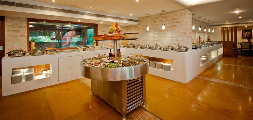 Imagen del bar/restaurante del Hotel Ramada By Wyndham Chennai Egmore. Foto 4