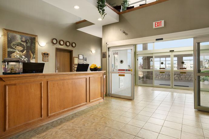 Imagen de los interiores del Hotel Ramada By Wyndham Clairmont/grande Prairie. Foto 16