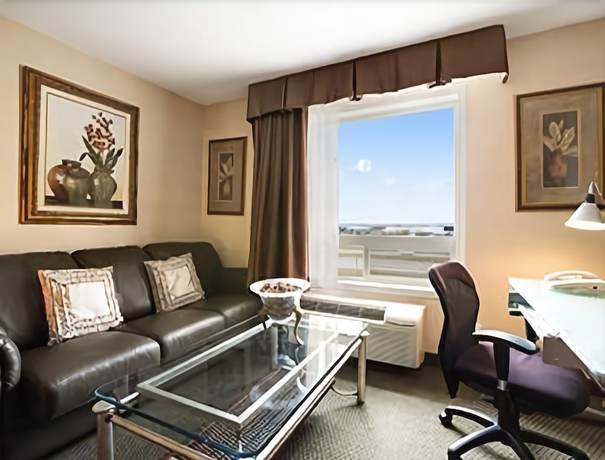 Imagen de la habitación del Hotel Ramada By Wyndham Clairmont/grande Prairie. Foto 13