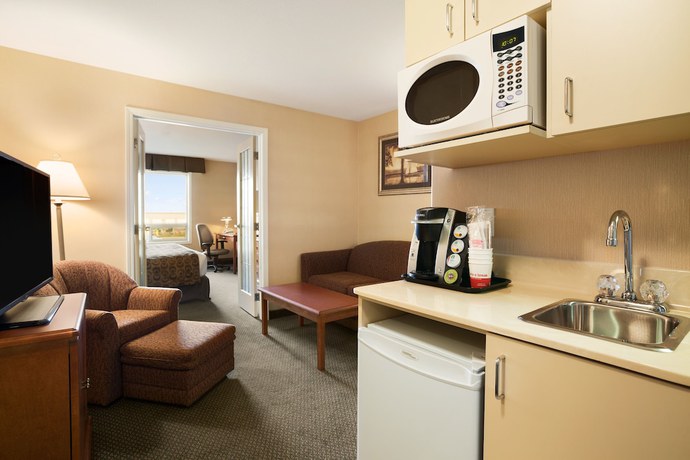 Imagen de la habitación del Hotel Ramada By Wyndham Clairmont/grande Prairie. Foto 15