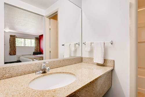 Imagen de la habitación del Hotel Ramada By Wyndham Cleveland Airport West. Foto 3