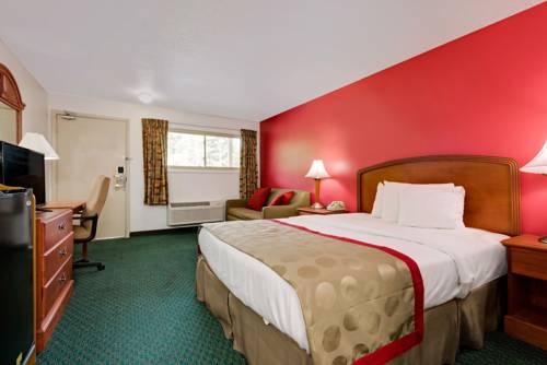 Imagen de la habitación del Hotel Ramada By Wyndham Cleveland Airport West. Foto 7