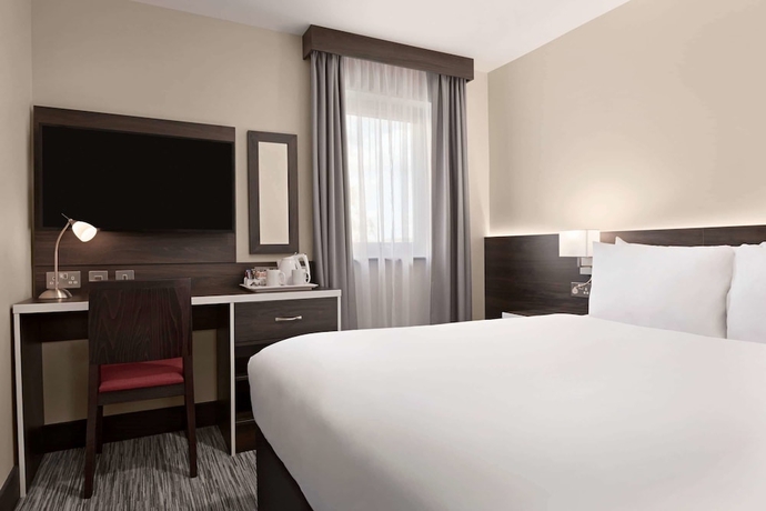 Imagen de la habitación del Hotel Ramada By Wyndham Cobham. Foto 4