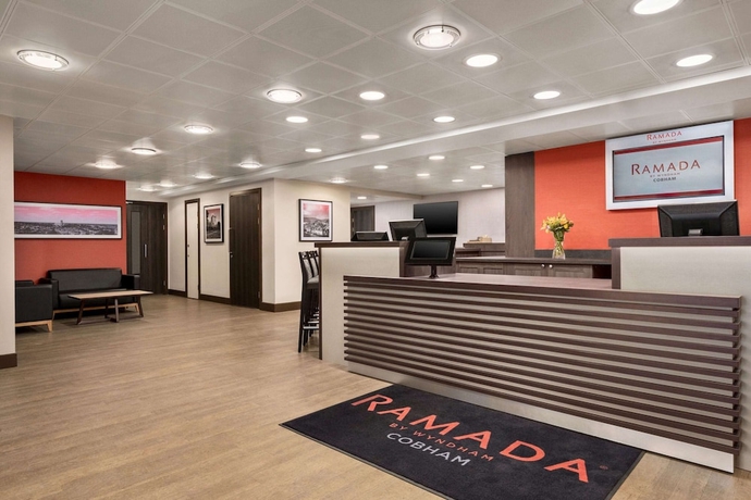 Imagen de los interiores del Hotel Ramada By Wyndham Cobham. Foto 17
