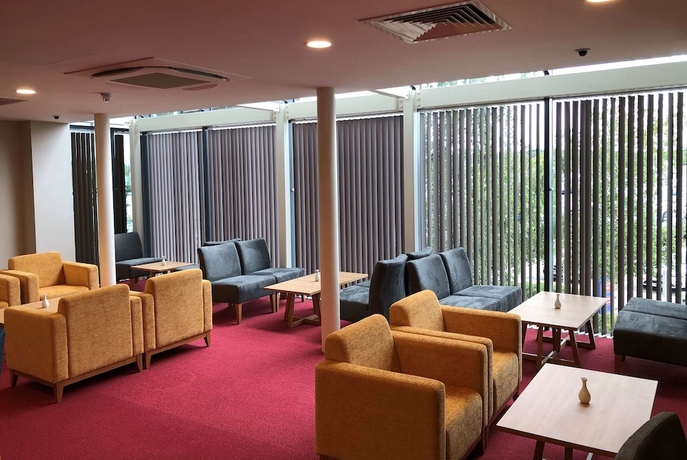 Imagen de los interiores del Hotel Ramada By Wyndham Cobham. Foto 19