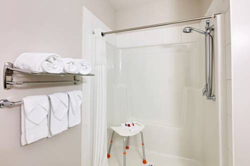 Imagen de la habitación del Hotel Ramada By Wyndham Cold Lake. Foto 10