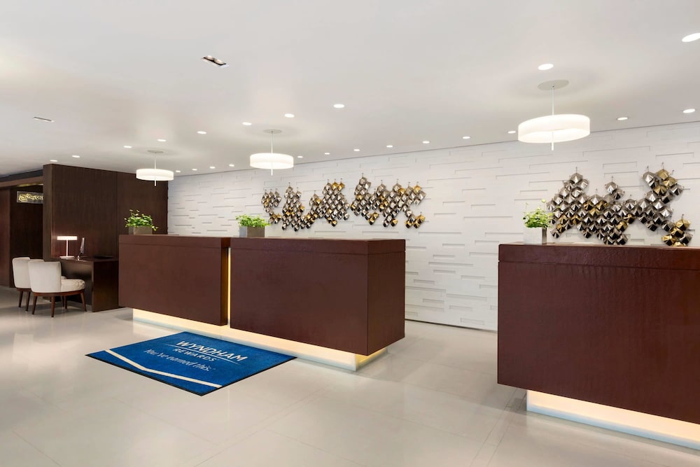 Imagen de los interiores del Hotel Ramada By Wyndham Colombo. Foto 18