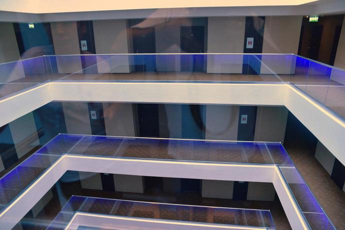 Imagen de los interiores del Hotel Ramada By Wyndham Constanta. Foto 10