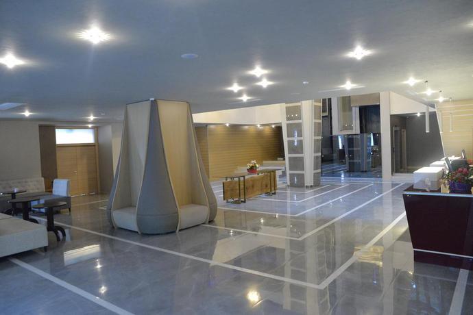 Imagen de los interiores del Hotel Ramada By Wyndham Constanta. Foto 11